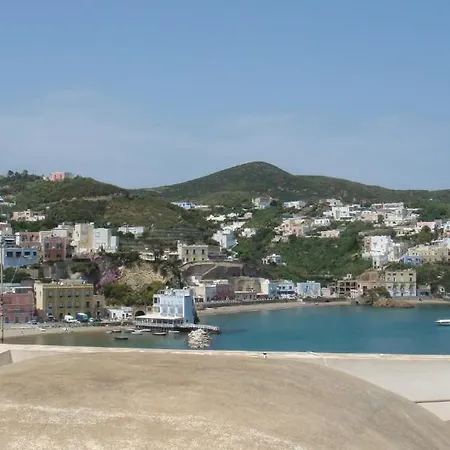 מלון Del Capitano פונזה