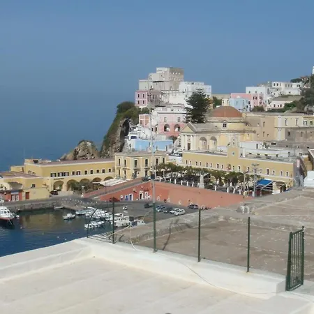 Del Capitano Hotell Ponza
