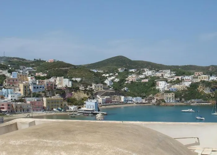 ホテル Del Capitano ポンツァ