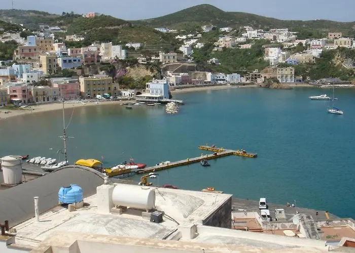 Del Capitano ホテル ポンツァ