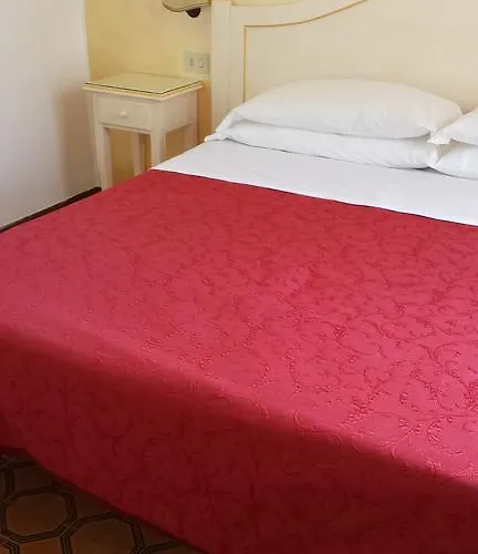 Del Capitano ホテル 2*