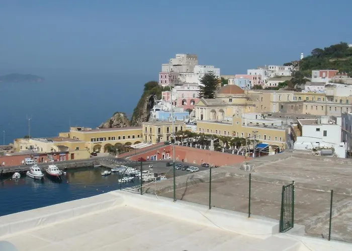 Del Capitano ホテル ポンツァ